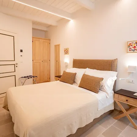 Quintessenza Luxury Domus Bed and breakfast 4*